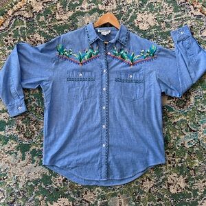 Worlds Apart | Cactus Collared Embroidered 100% cotton Button Up | Sz Med